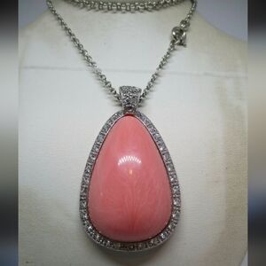 VINTAGE Avon PALE FIRE 1974 Silver-tone Pink Faux Coral Lucite Teardrop Necklace